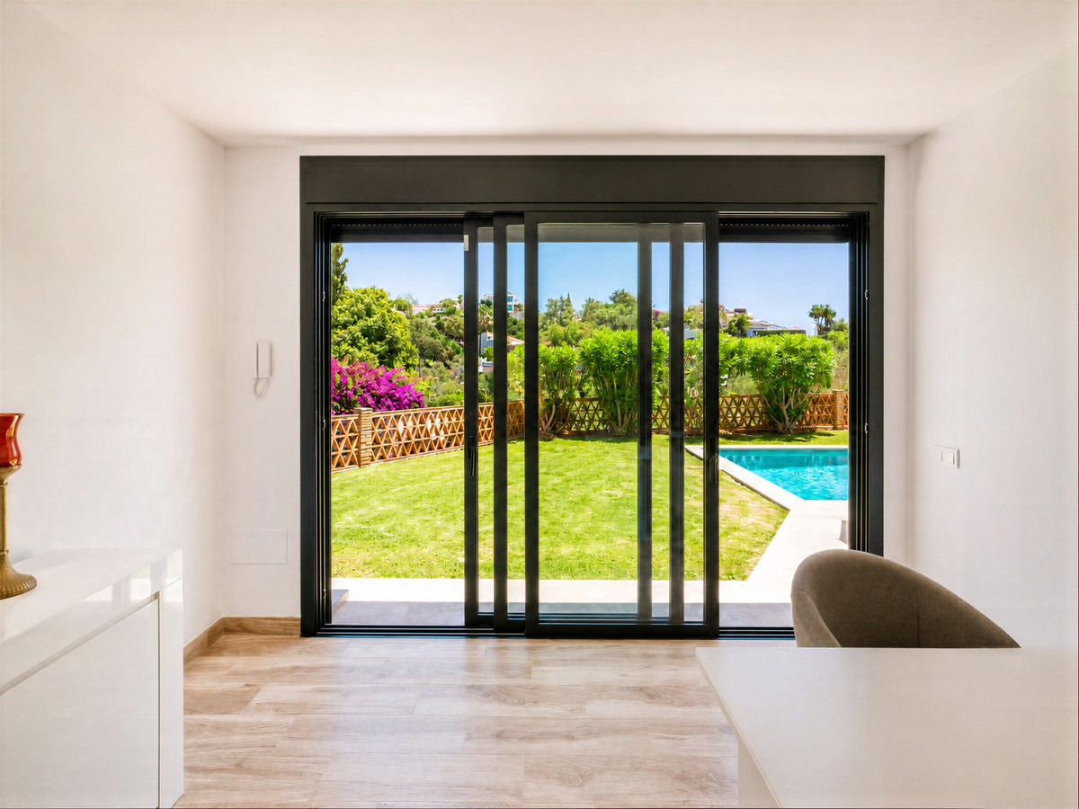 Se vende Villa - Chalet de 4 dormitorios en Costa Del Sol, Málaga, España