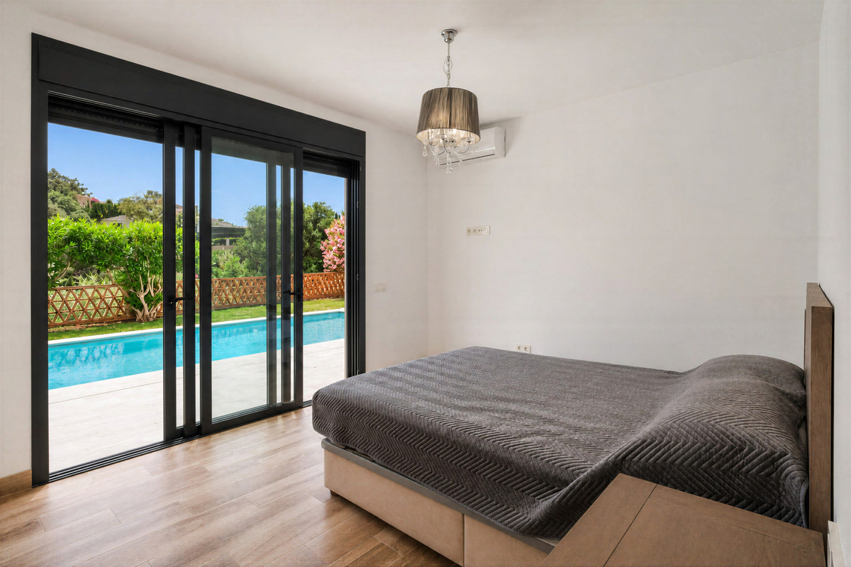 Se vende Villa - Chalet de 4 dormitorios en Costa Del Sol, Málaga, España