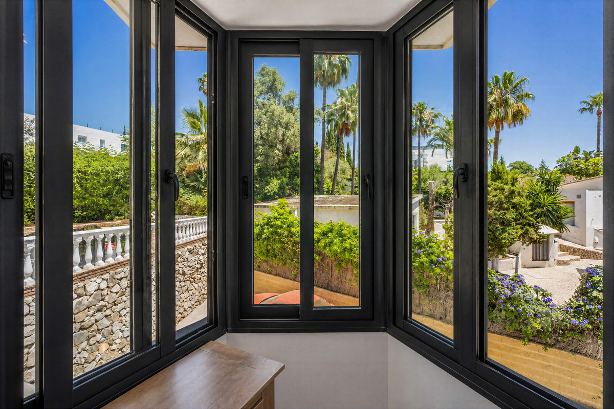 Se vende Villa - Chalet de 4 dormitorios en Costa Del Sol, Málaga, España