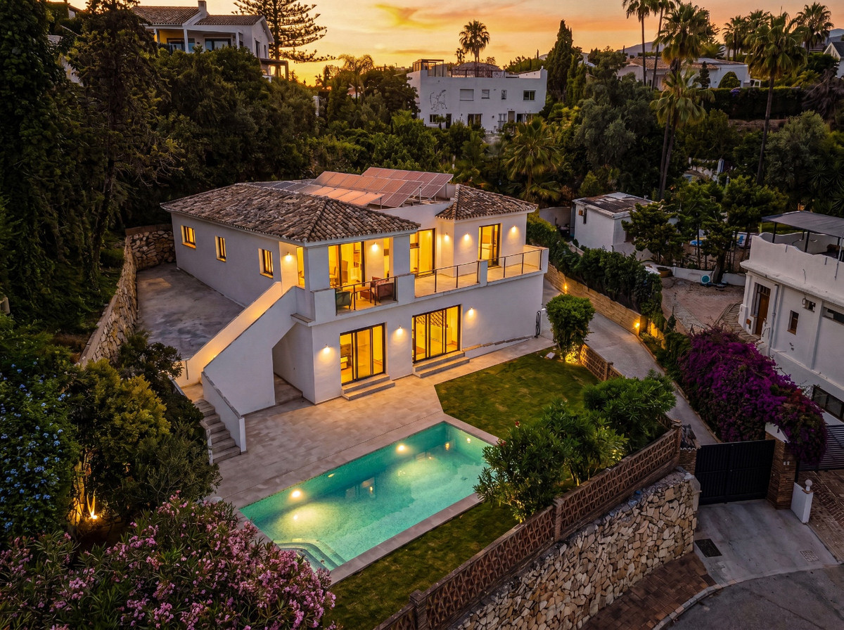 Se vende Villa - Chalet de 4 dormitorios en Costa Del Sol, Málaga, España