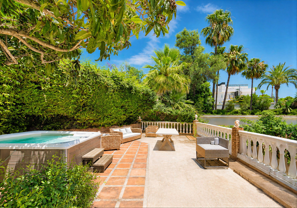 Se vende Villa - Chalet de 4 dormitorios en Costa Del Sol, Málaga, España