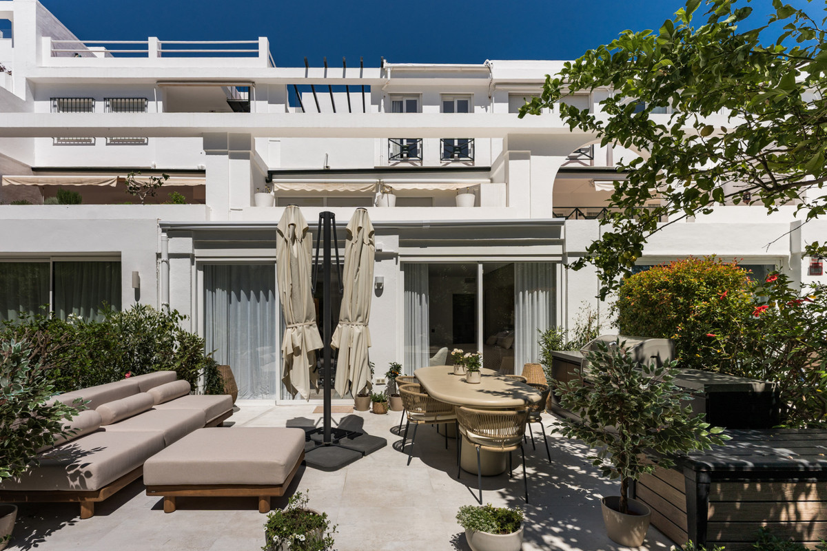 3 Bed Apartment for sale in La Quinta Costa Del Sol, Málaga, Spain