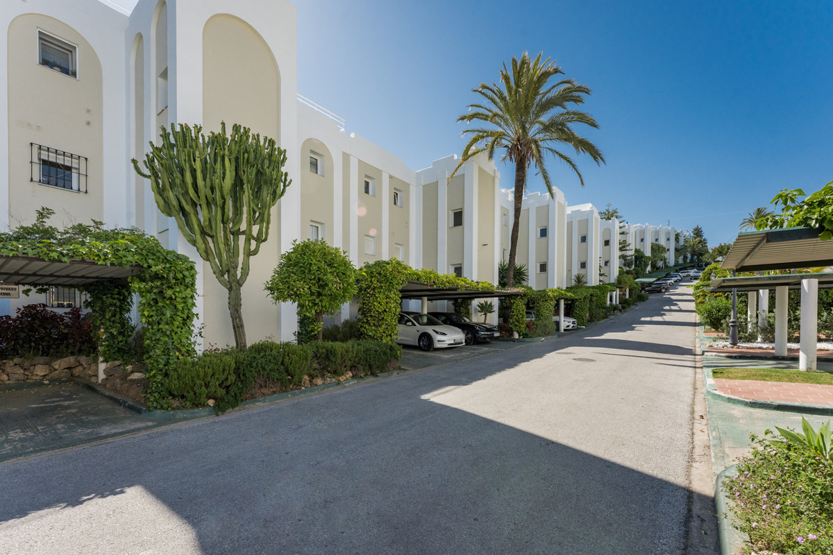 3 Bed Apartment for sale in La Quinta Costa Del Sol, Málaga, Spain