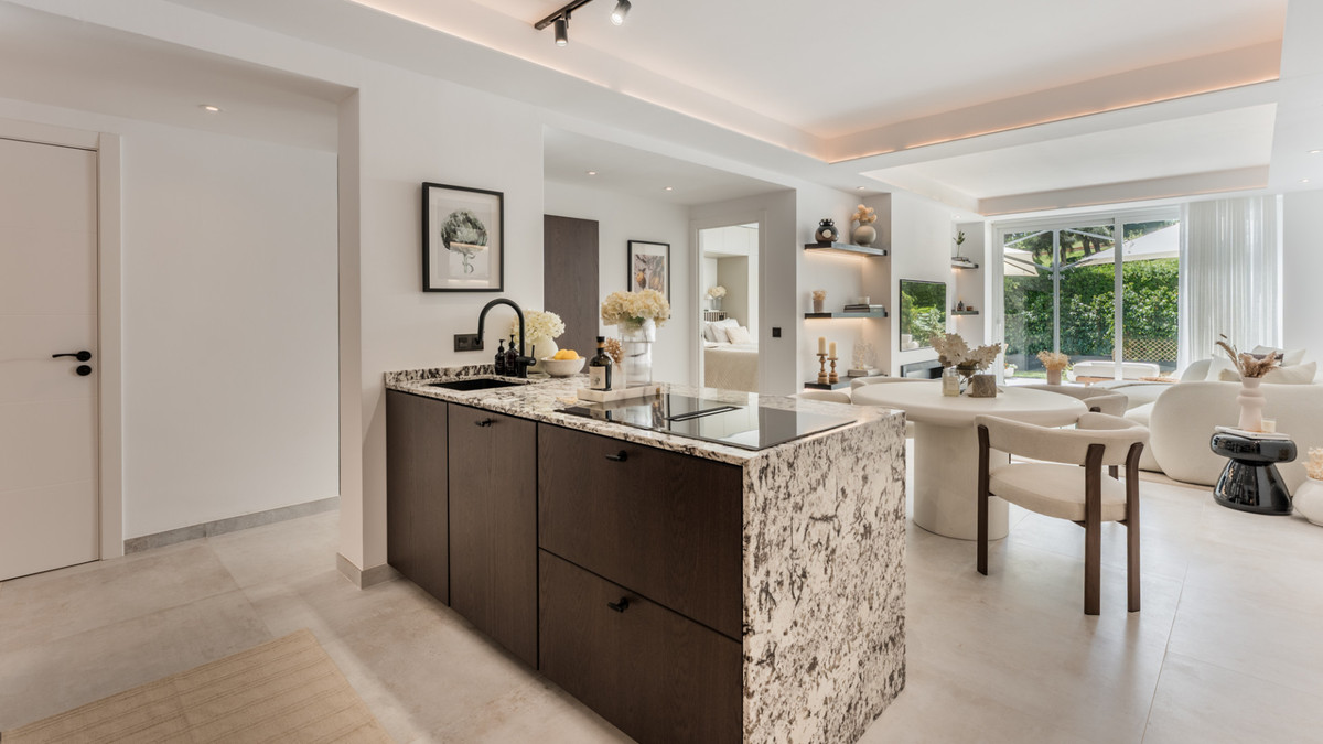 3 Bed Apartment for sale in La Quinta Costa Del Sol, Málaga, Spain