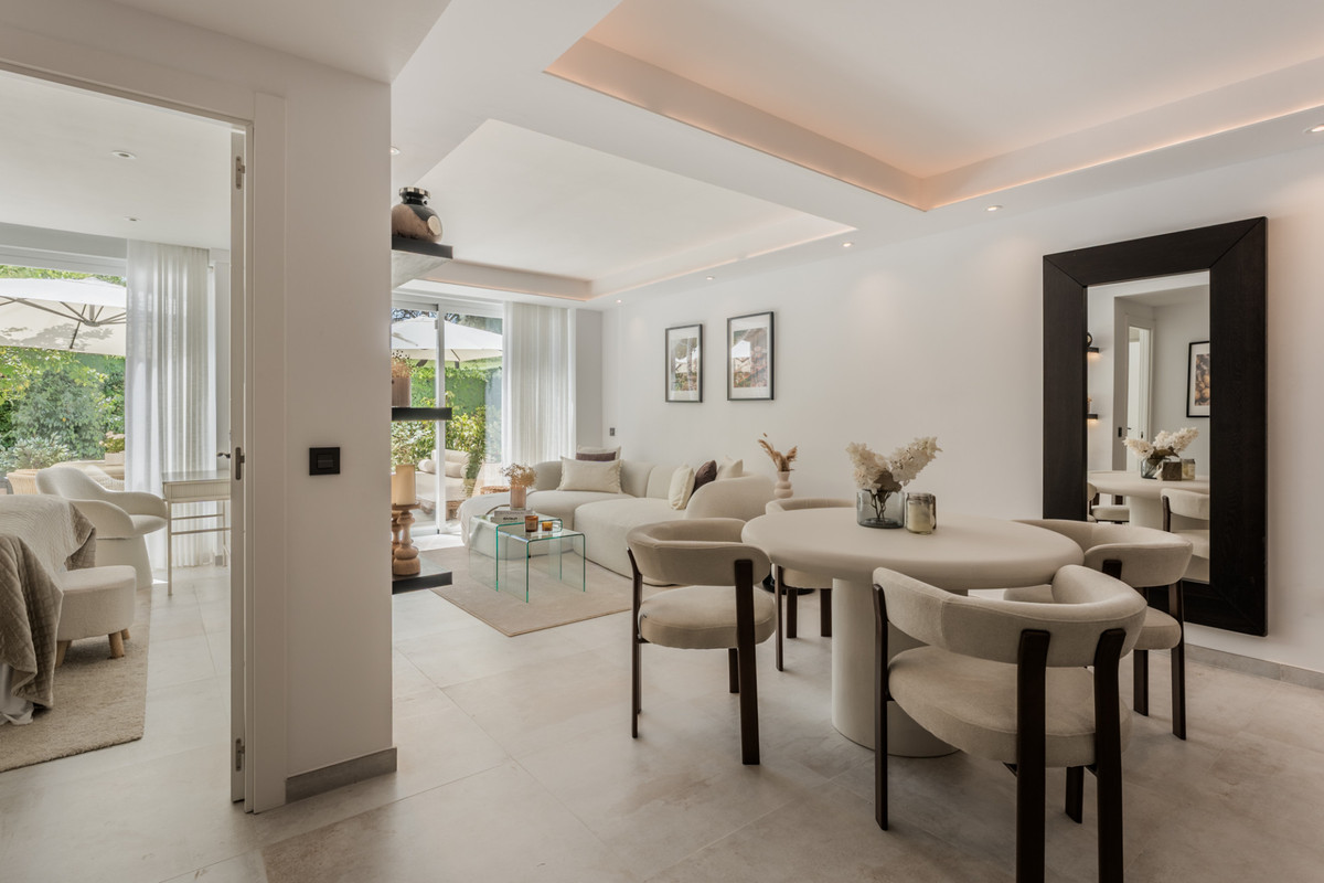 3 Bed Apartment for sale in La Quinta Costa Del Sol, Málaga, Spain