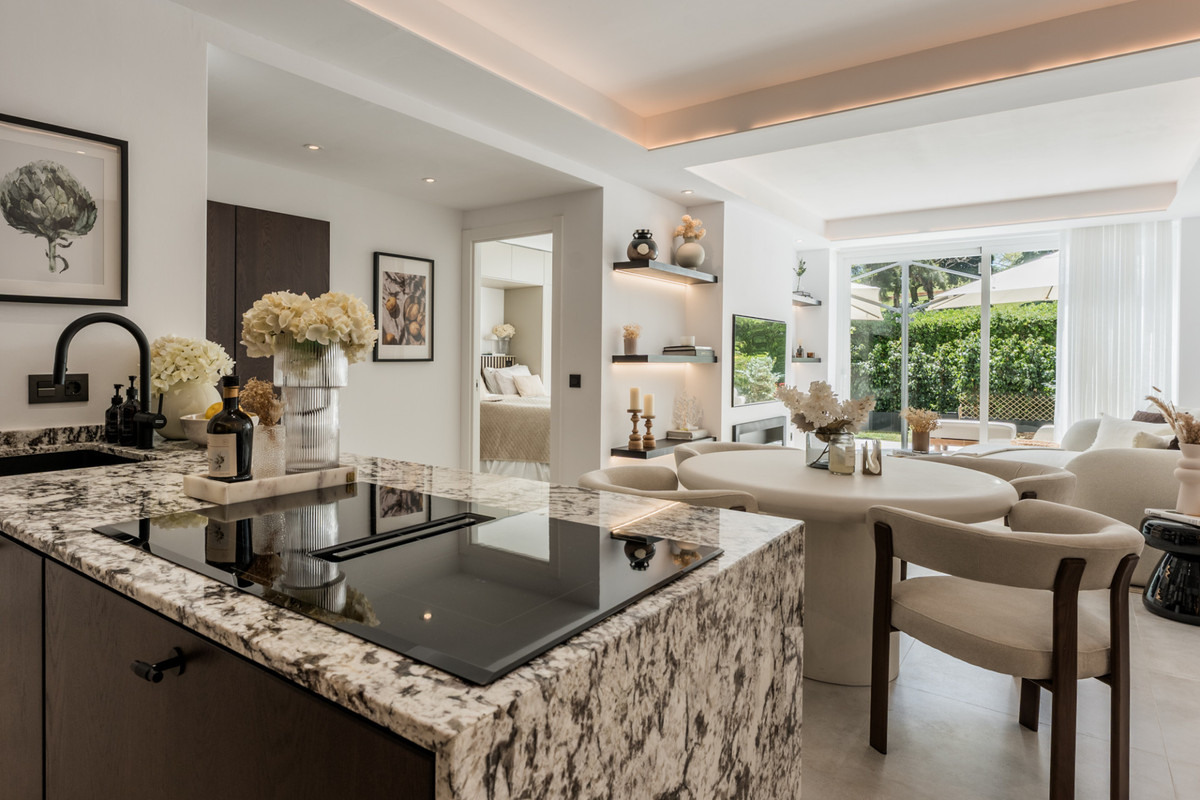 3 Bed Apartment for sale in La Quinta Costa Del Sol, Málaga, Spain