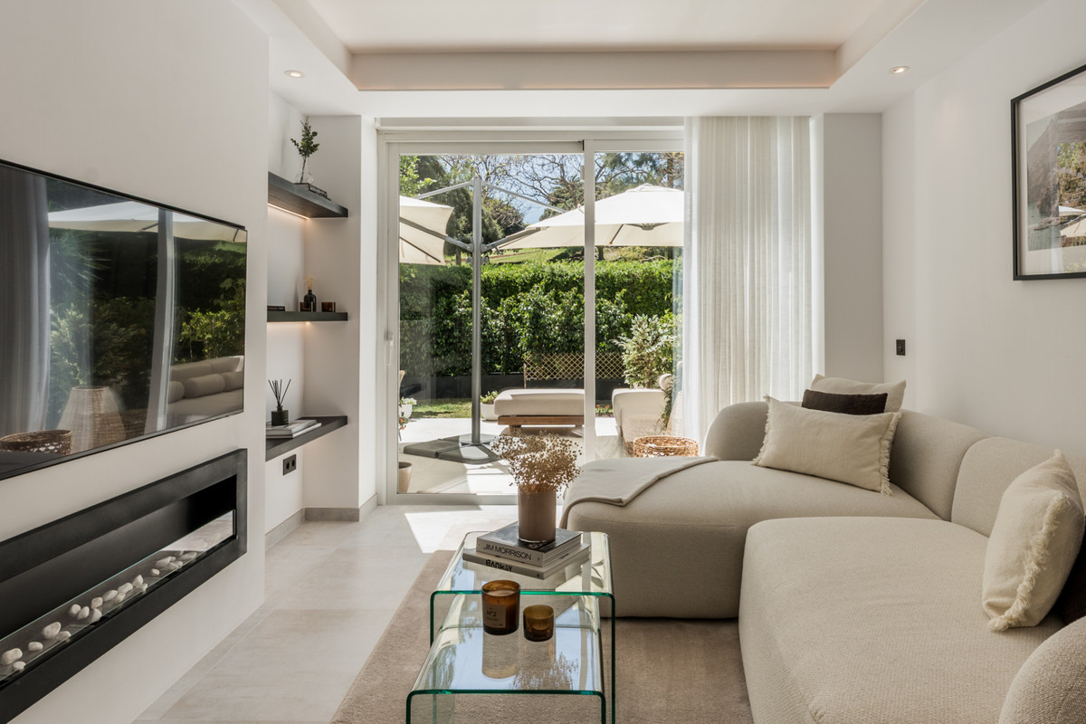 3 Bed Apartment for sale in La Quinta Costa Del Sol, Málaga, Spain