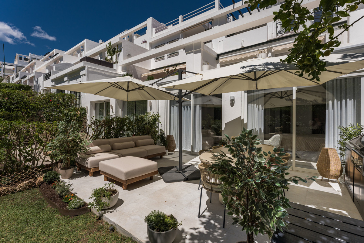 3 Bed Apartment for sale in La Quinta Costa Del Sol, Málaga, Spain