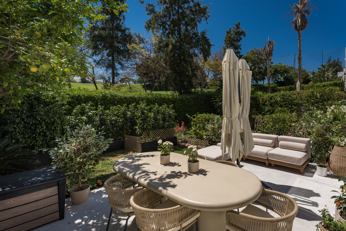 3 Bed Apartment for sale in La Quinta Costa Del Sol, Málaga, Spain