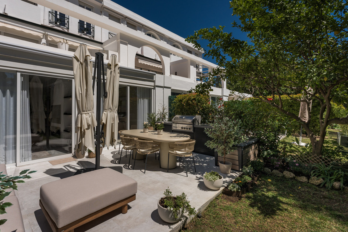 3 Bed Apartment for sale in La Quinta Costa Del Sol, Málaga, Spain