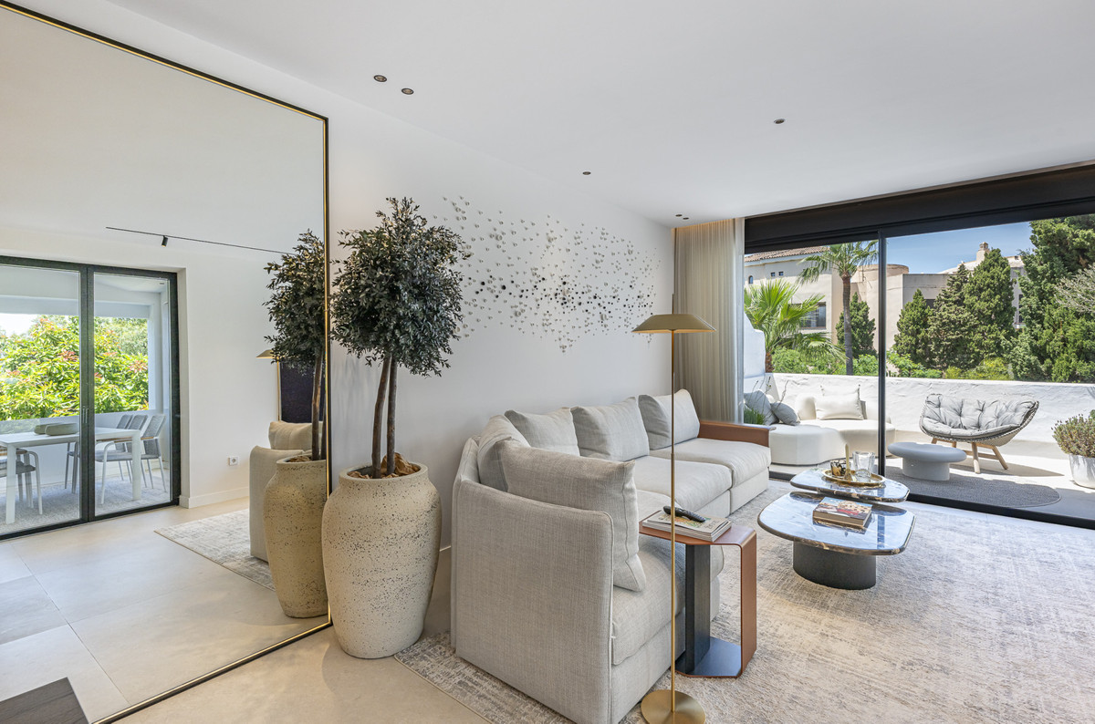 3 Bed Apartment for sale in Puerto Banús Costa Del Sol, Málaga, Spain