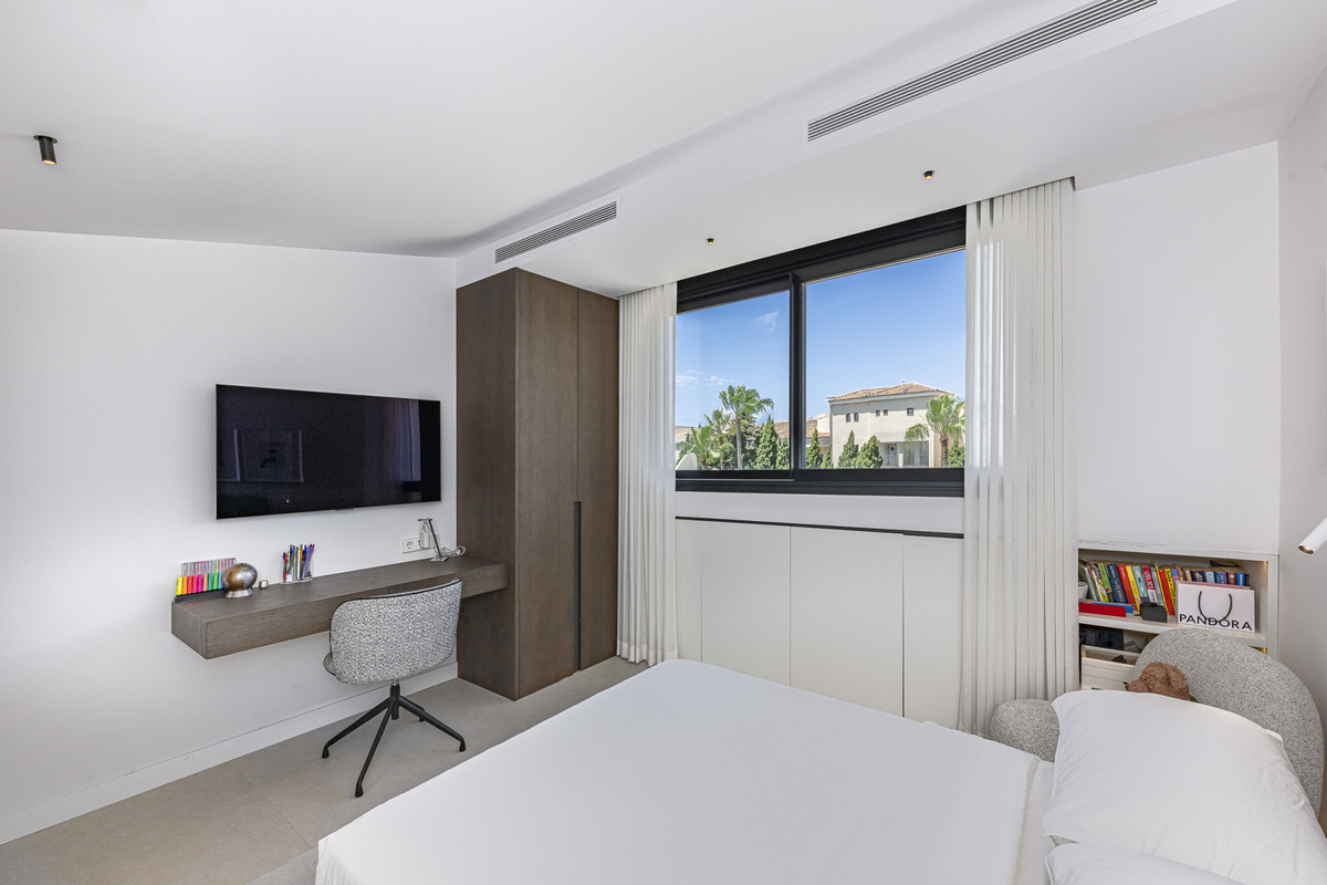 3 Bed Apartment for sale in Puerto Banús Costa Del Sol, Málaga, Spain