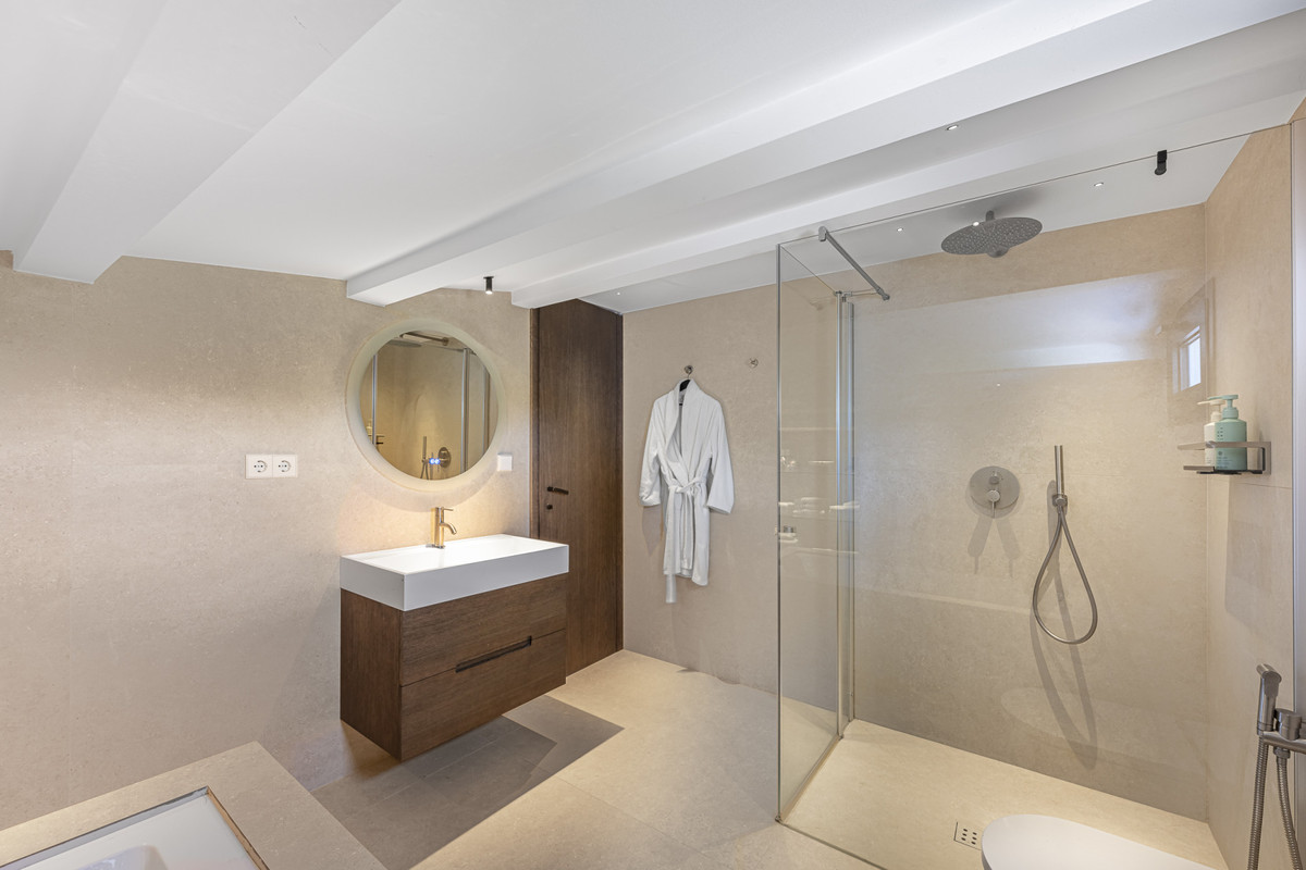 3 Bed Apartment for sale in Puerto Banús Costa Del Sol, Málaga, Spain