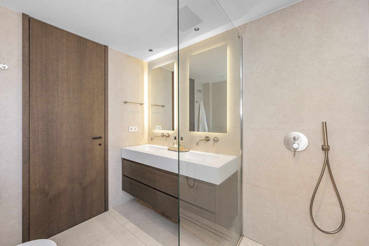 3 Bed Apartment for sale in Puerto Banús Costa Del Sol, Málaga, Spain
