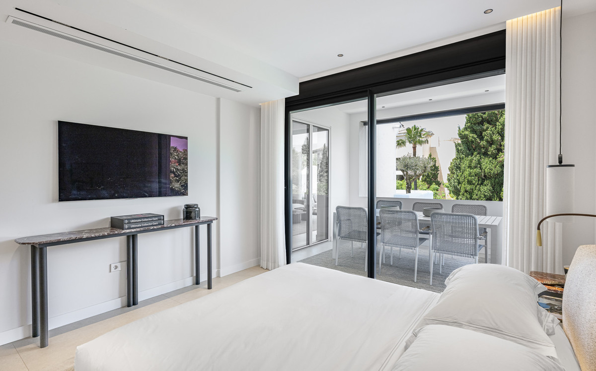 3 Bed Apartment for sale in Puerto Banús Costa Del Sol, Málaga, Spain