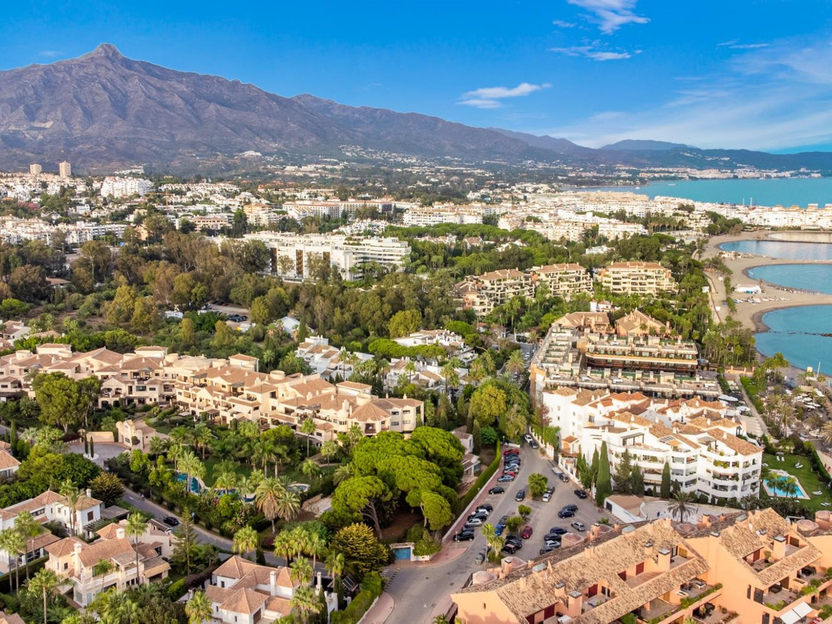 3 Bed Apartment for sale in Puerto Banús Costa Del Sol, Málaga, Spain