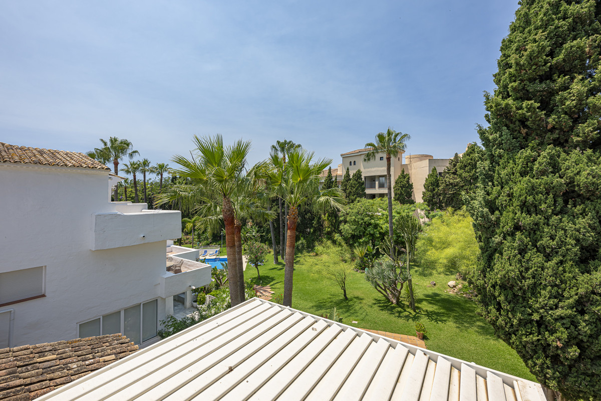 3 Bed Apartment for sale in Puerto Banús Costa Del Sol, Málaga, Spain