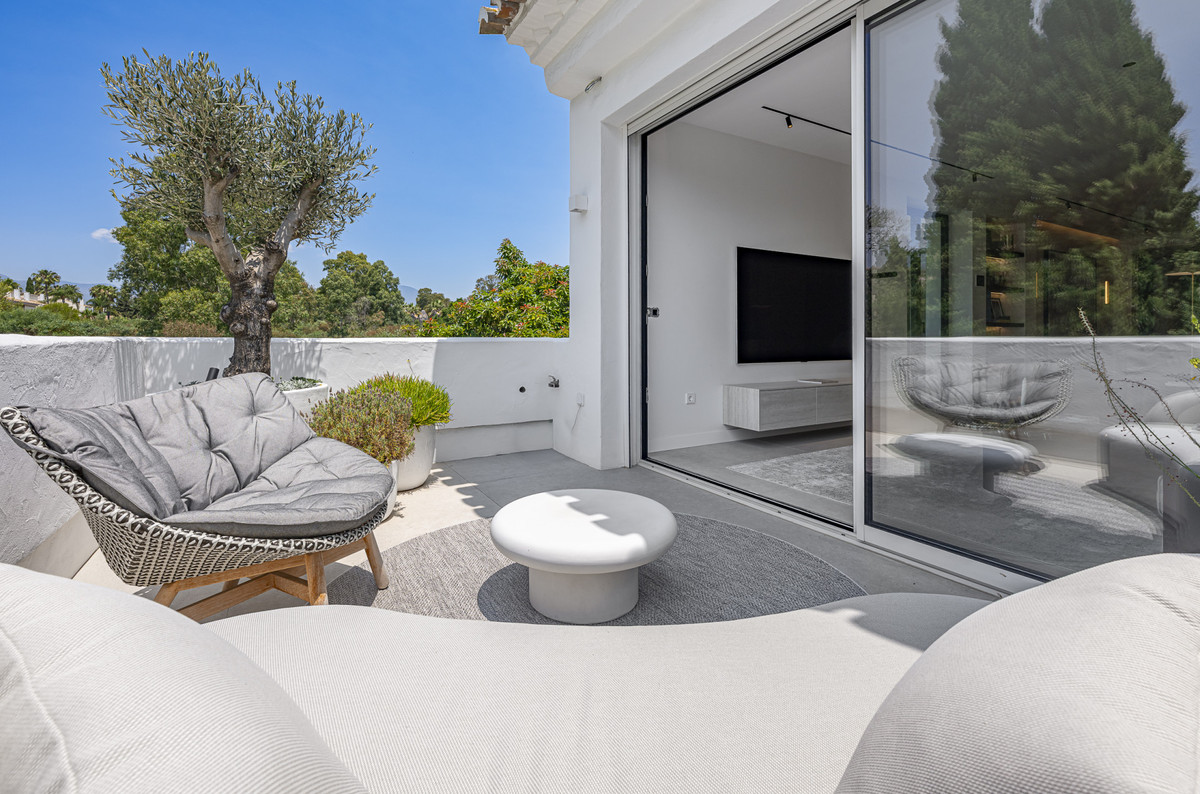 3 Bed Apartment for sale in Puerto Banús Costa Del Sol, Málaga, Spain