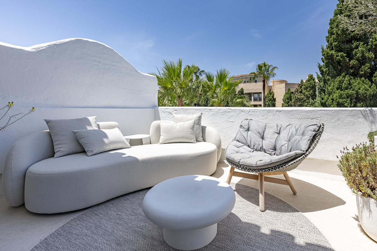 3 Bed Apartment for sale in Puerto Banús Costa Del Sol, Málaga, Spain