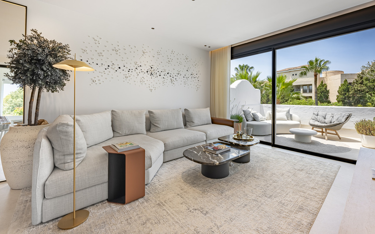 3 Bed Apartment for sale in Puerto Banús Costa Del Sol, Málaga, Spain