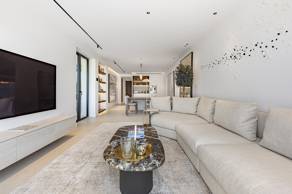 3 Bed Apartment for sale in Puerto Banús Costa Del Sol, Málaga, Spain