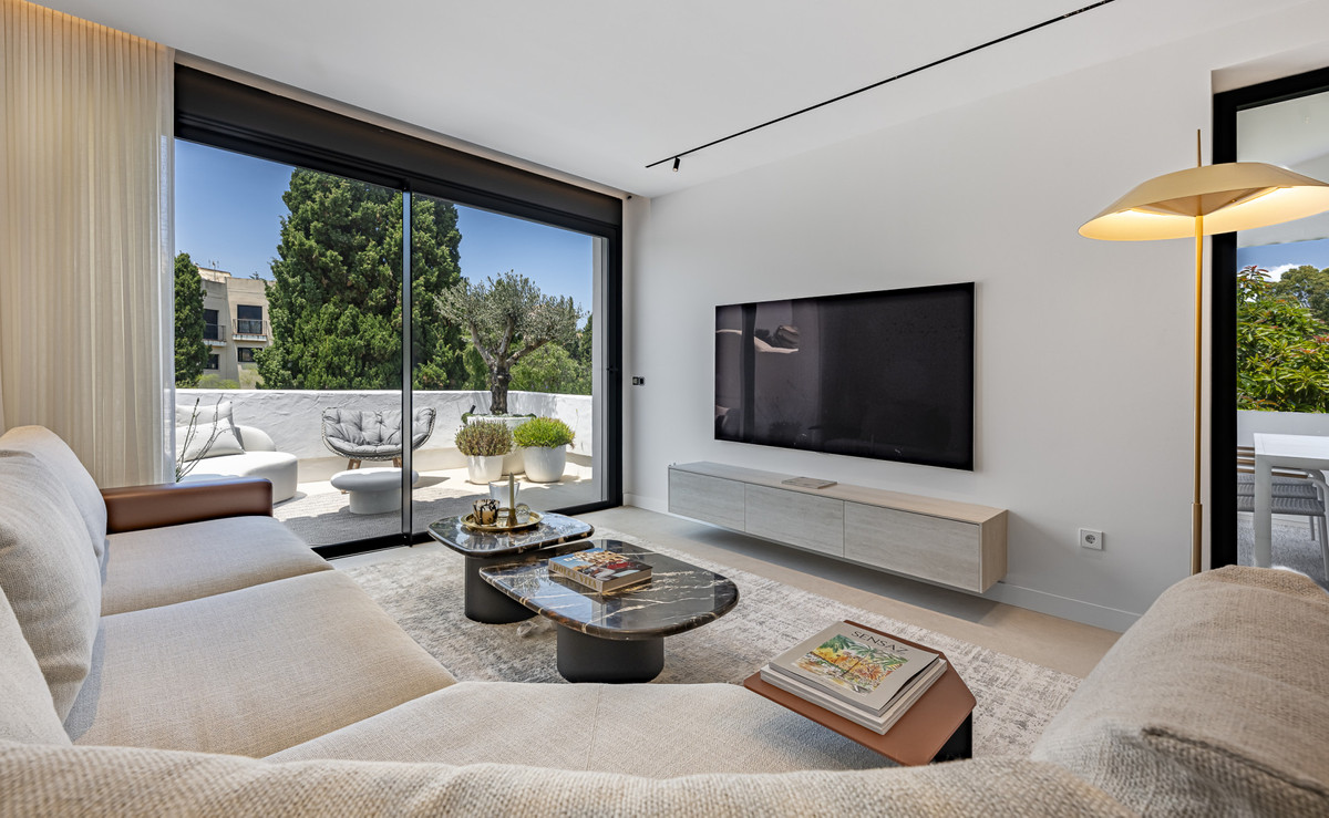 3 Bed Apartment for sale in Puerto Banús Costa Del Sol, Málaga, Spain