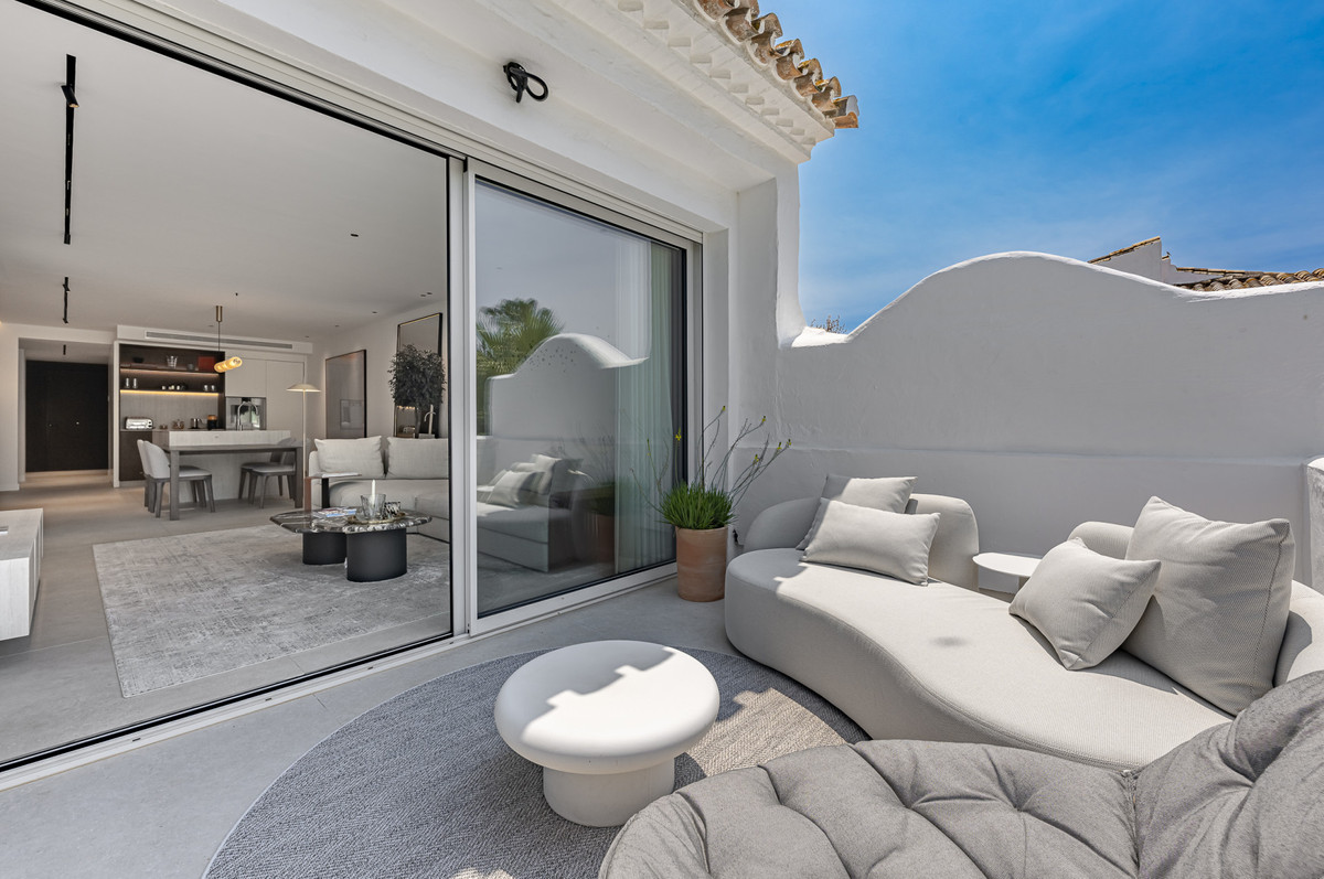 3 Bed Apartment for sale in Puerto Banús Costa Del Sol, Málaga, Spain