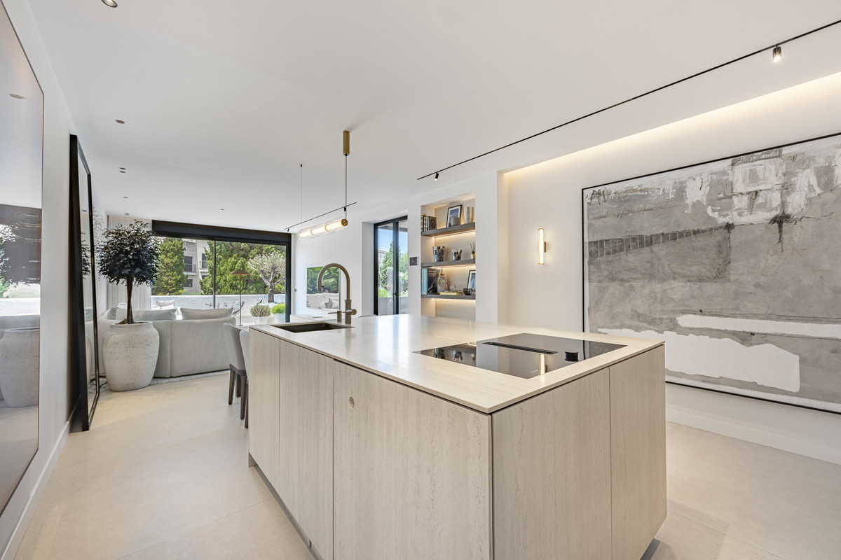 3 Bed Apartment for sale in Puerto Banús Costa Del Sol, Málaga, Spain
