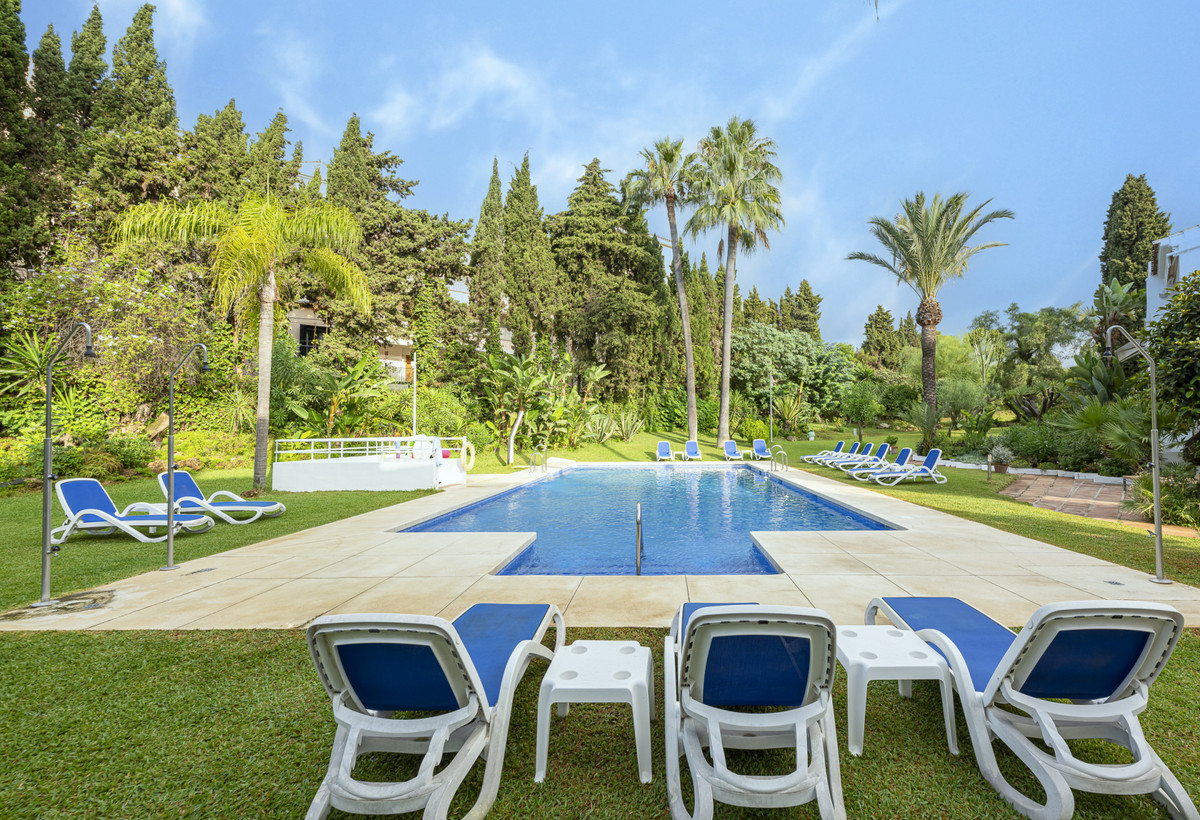 3 Bed Apartment for sale in Puerto Banús Costa Del Sol, Málaga, Spain