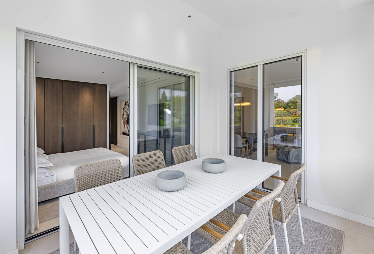 3 Bed Apartment for sale in Puerto Banús Costa Del Sol, Málaga, Spain