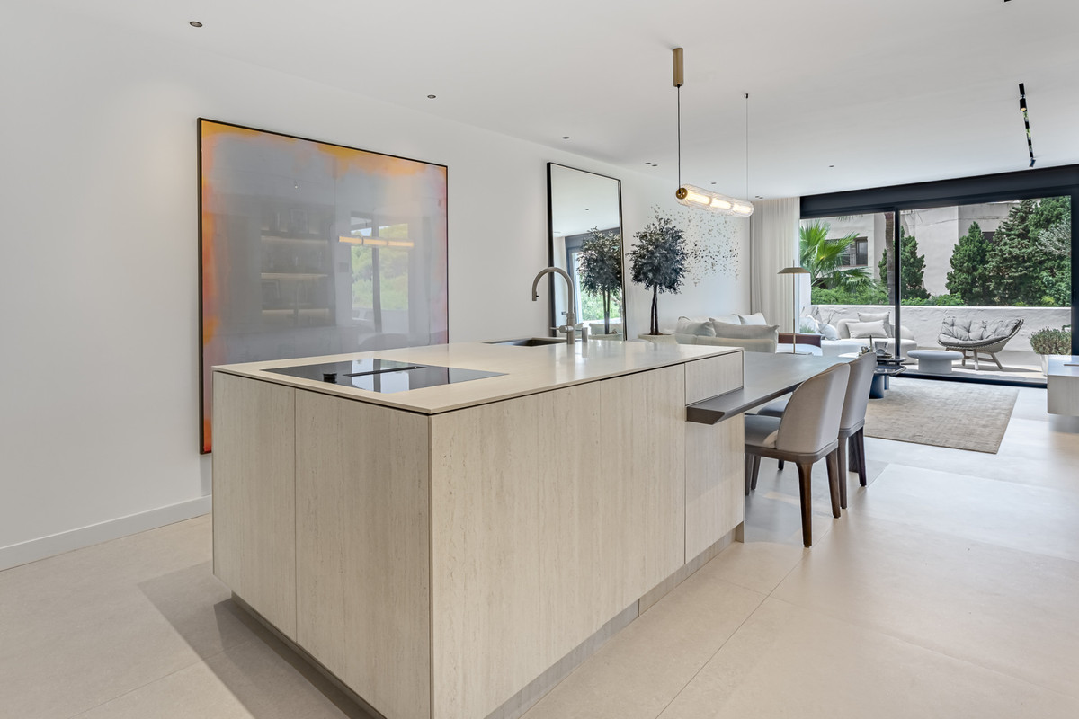 3 Bed Apartment for sale in Puerto Banús Costa Del Sol, Málaga, Spain