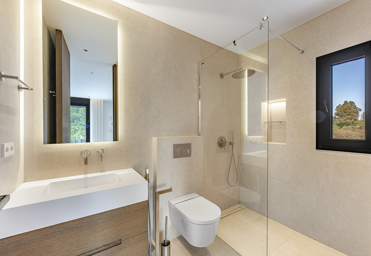 3 Bed Apartment for sale in Puerto Banús Costa Del Sol, Málaga, Spain