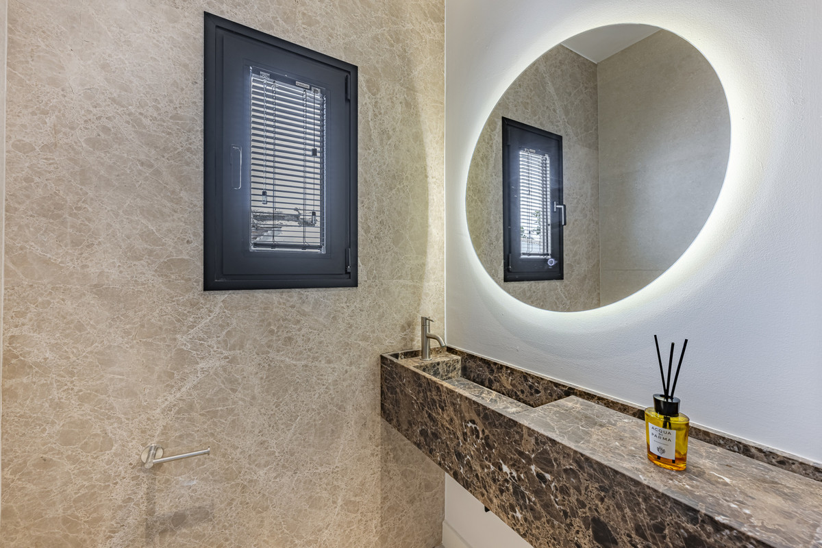 3 Bed Apartment for sale in Puerto Banús Costa Del Sol, Málaga, Spain