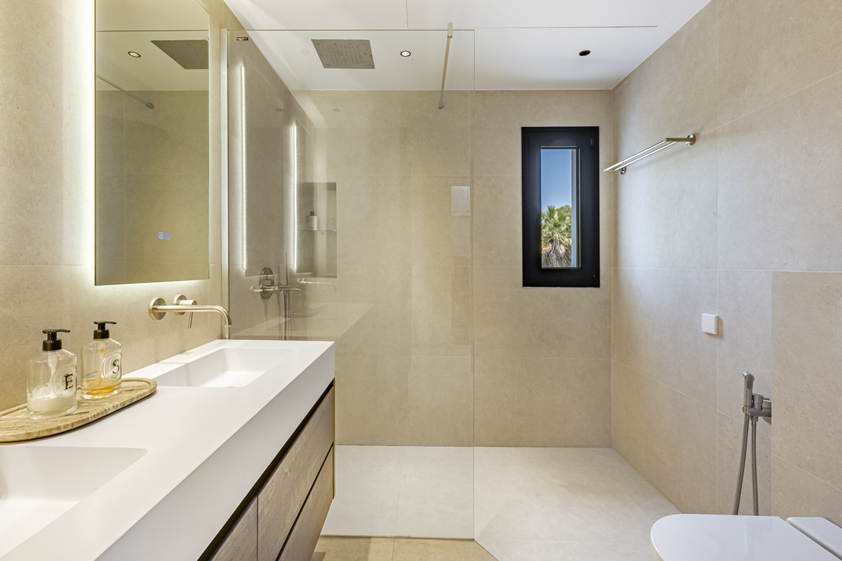 3 Bed Apartment for sale in Puerto Banús Costa Del Sol, Málaga, Spain