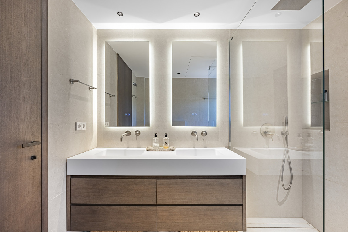 3 Bed Apartment for sale in Puerto Banús Costa Del Sol, Málaga, Spain