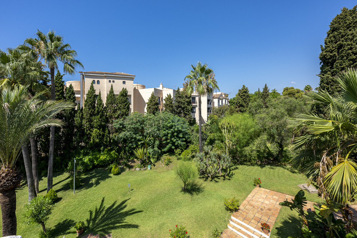3 Bed Apartment for sale in Puerto Banús Costa Del Sol, Málaga, Spain