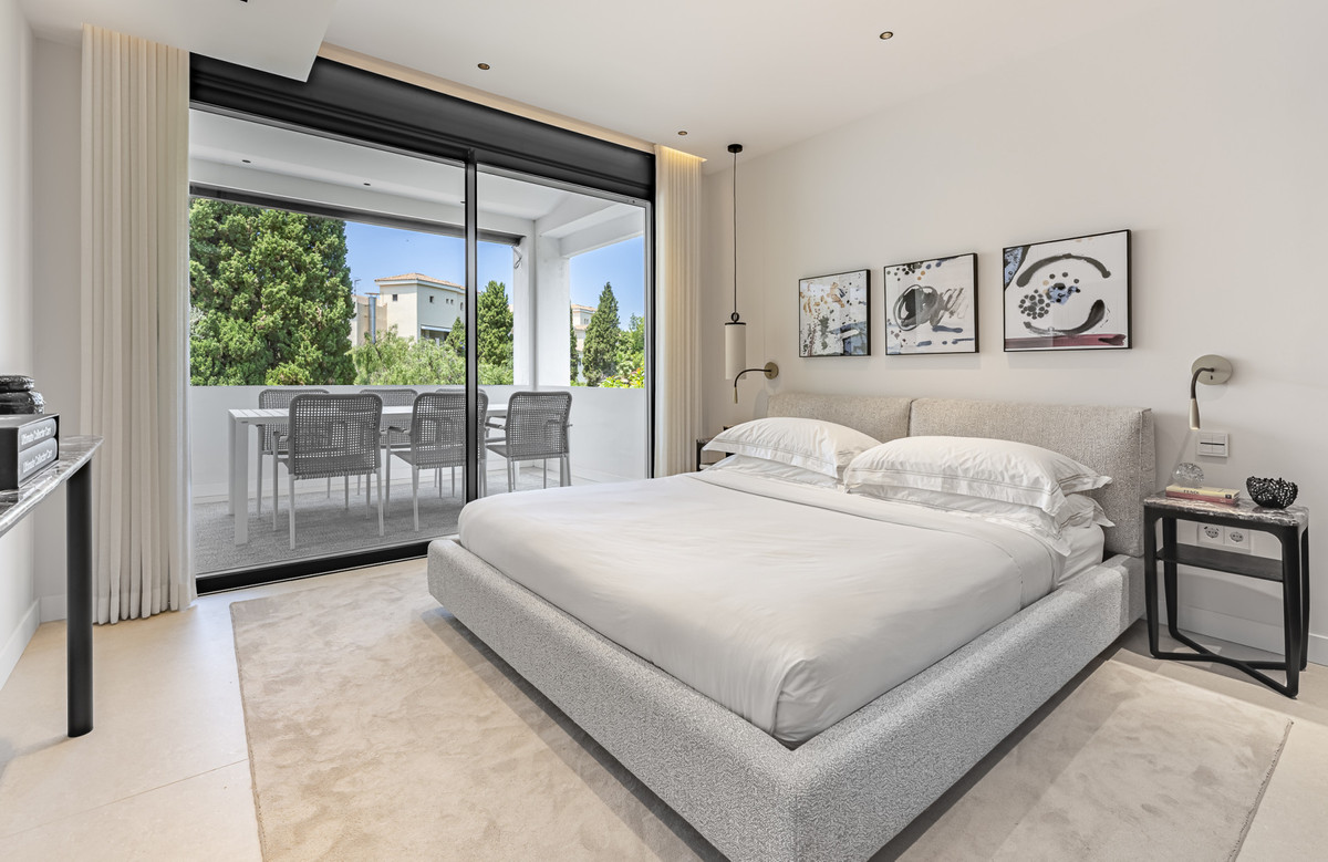 3 Bed Apartment for sale in Puerto Banús Costa Del Sol, Málaga, Spain