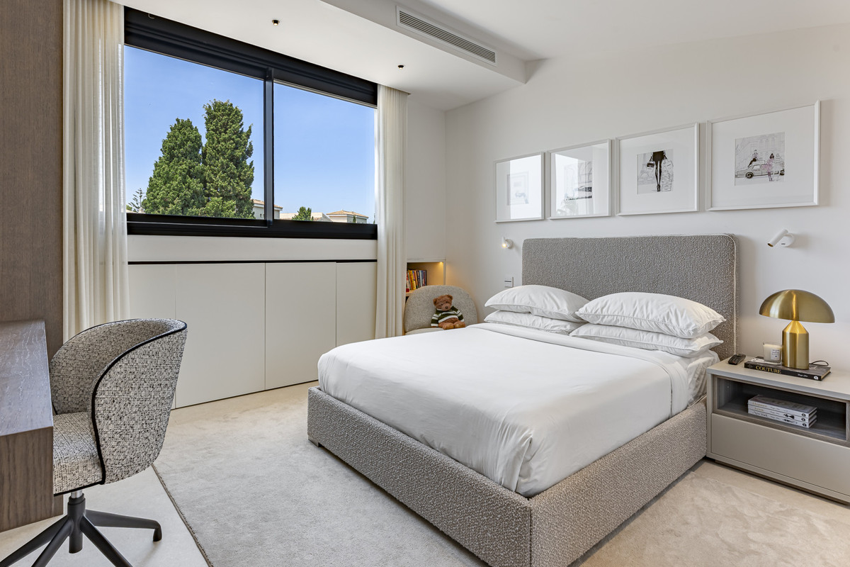 3 Bed Apartment for sale in Puerto Banús Costa Del Sol, Málaga, Spain