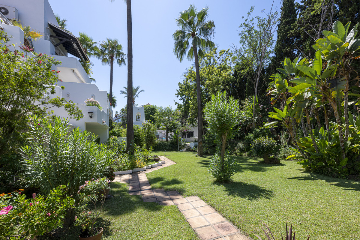 3 Bed Apartment for sale in Puerto Banús Costa Del Sol, Málaga, Spain