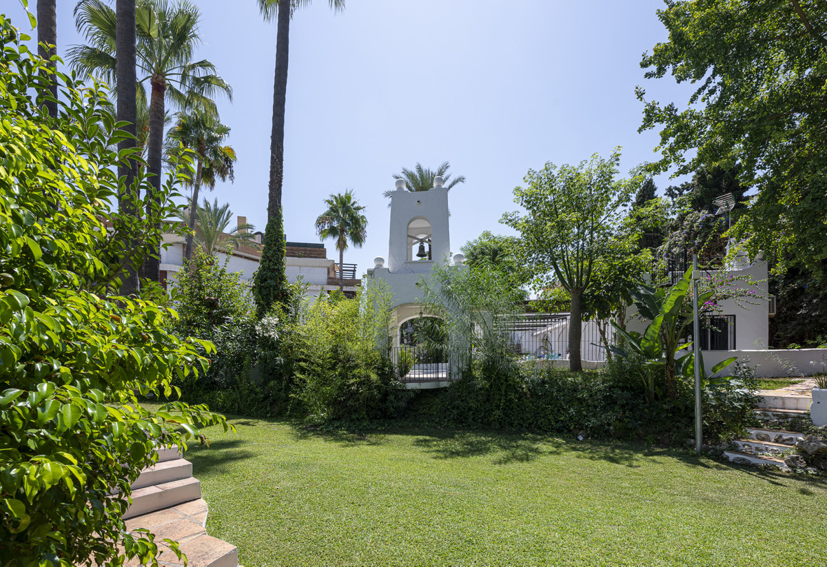 3 Bed Apartment for sale in Puerto Banús Costa Del Sol, Málaga, Spain
