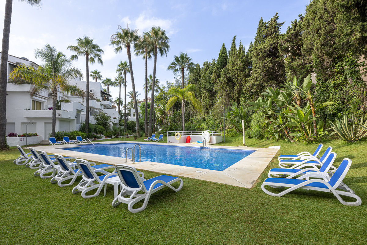 3 Bed Apartment for sale in Puerto Banús Costa Del Sol, Málaga, Spain