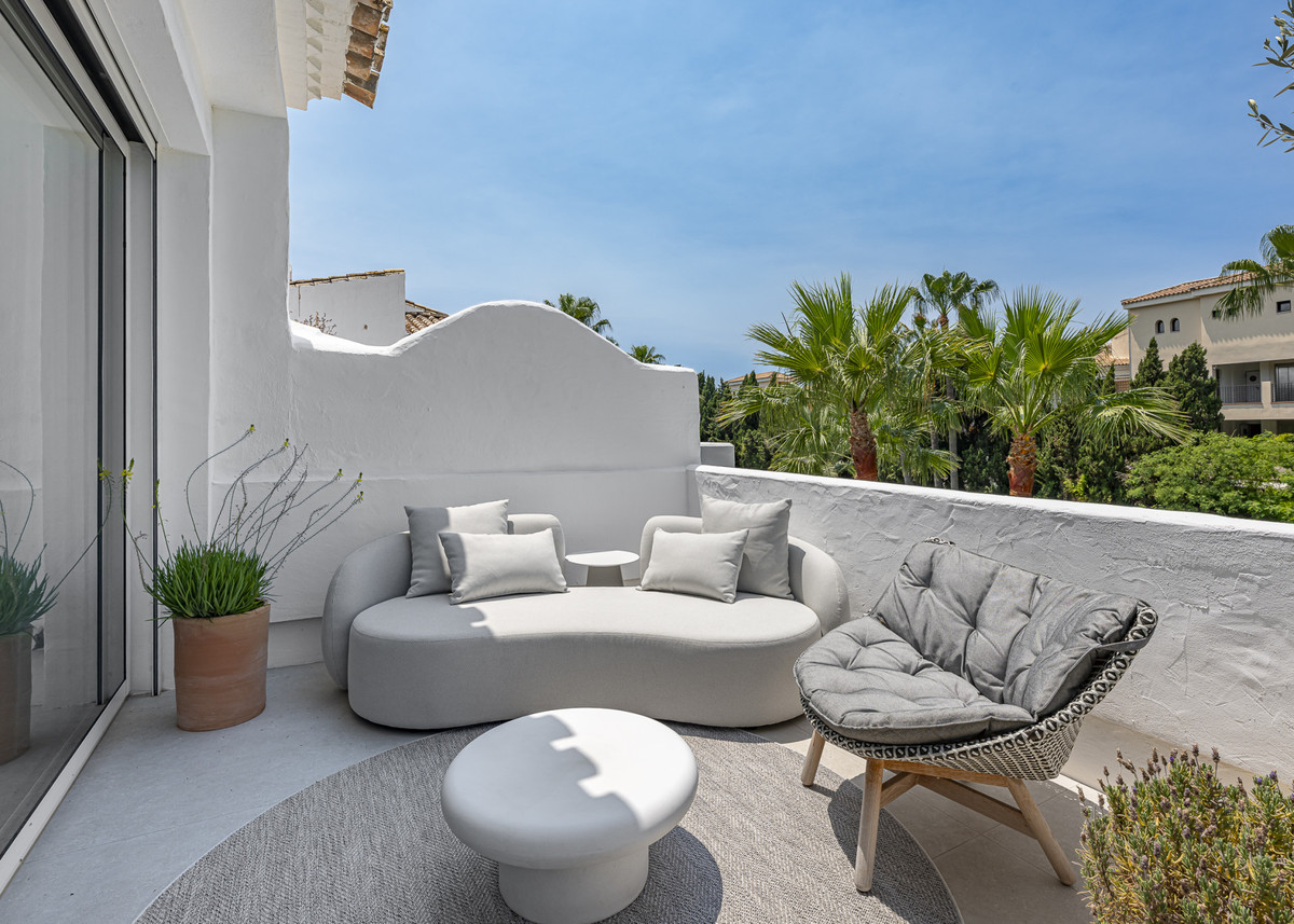 3 Bed Apartment for sale in Puerto Banús Costa Del Sol, Málaga, Spain