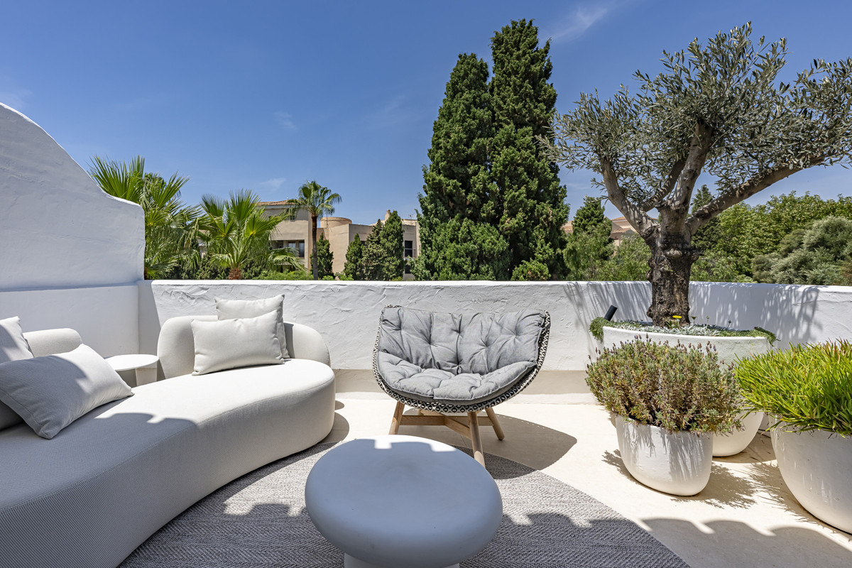 3 Bed Apartment for sale in Puerto Banús Costa Del Sol, Málaga, Spain