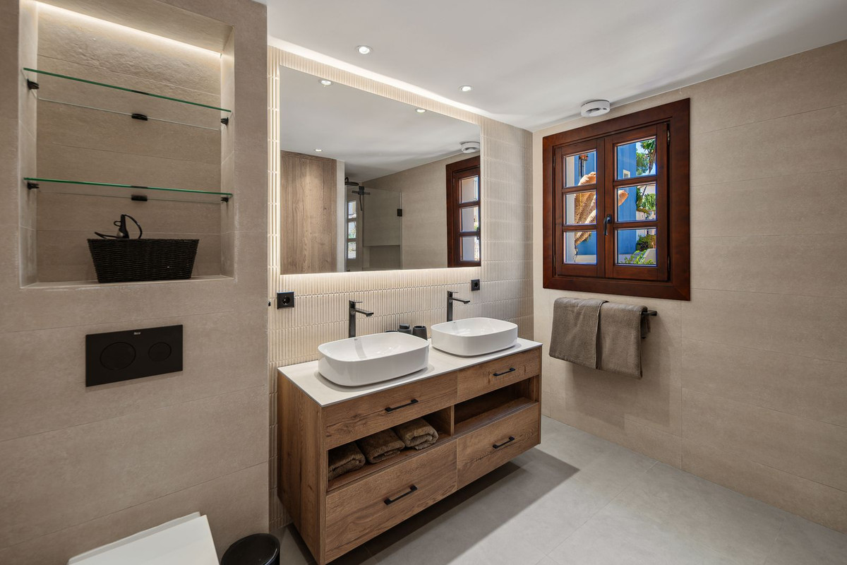 3 Bed Townhouse for sale in The Golden Mile Costa Del Sol, Málaga, Spain