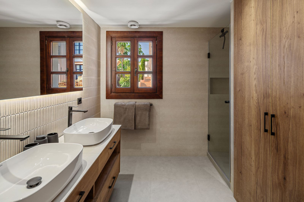 3 Bed Townhouse for sale in The Golden Mile Costa Del Sol, Málaga, Spain
