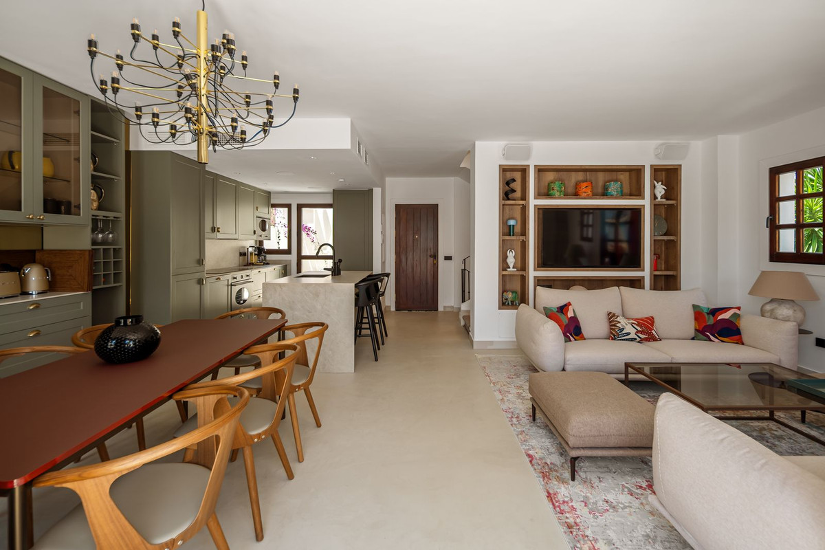 3 Bed Townhouse for sale in The Golden Mile Costa Del Sol, Málaga, Spain