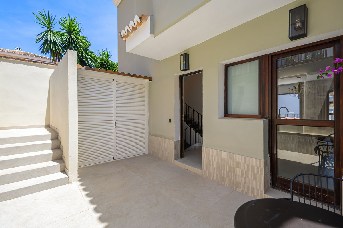 3 Bed Townhouse for sale in The Golden Mile Costa Del Sol, Málaga, Spain