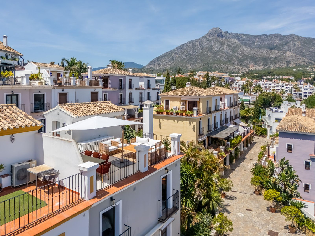 3 Bed Townhouse for sale in The Golden Mile Costa Del Sol, Málaga, Spain