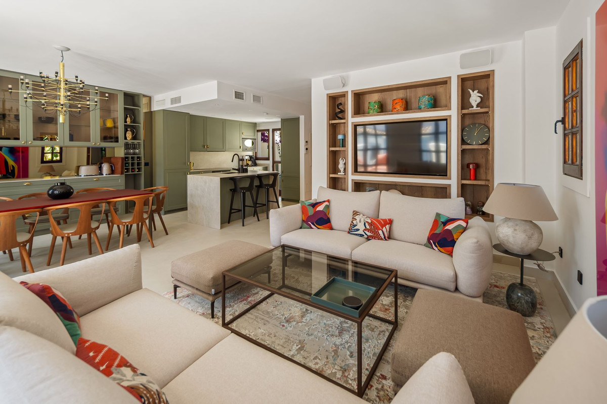 3 Bed Townhouse for sale in The Golden Mile Costa Del Sol, Málaga, Spain