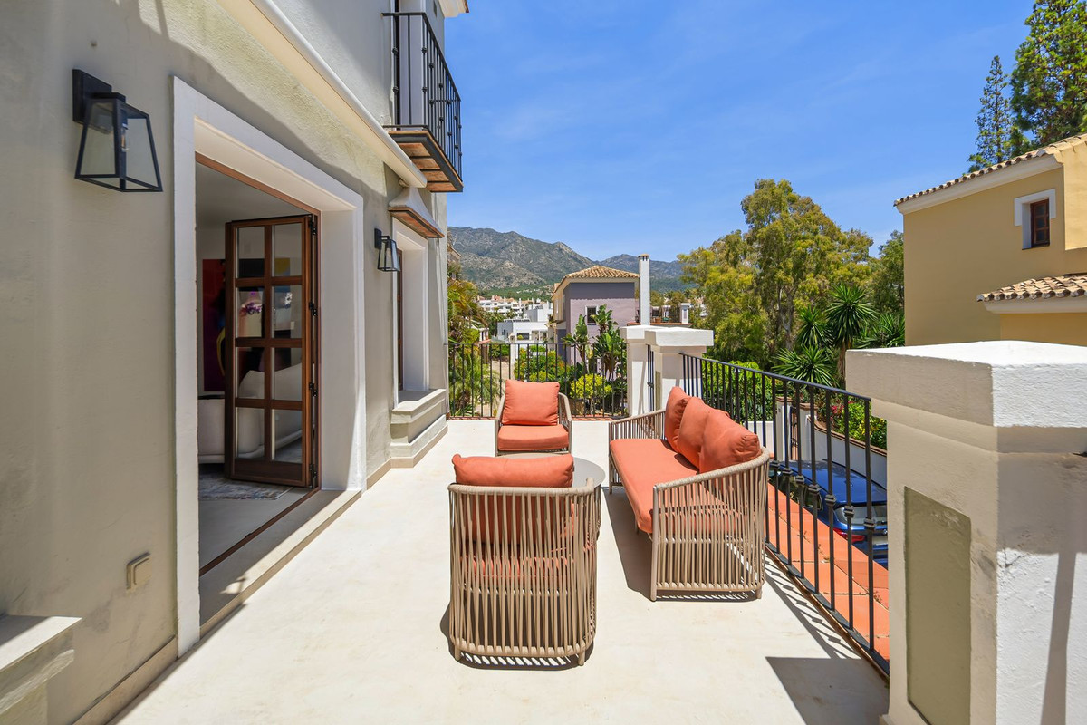 3 Bed Townhouse for sale in The Golden Mile Costa Del Sol, Málaga, Spain